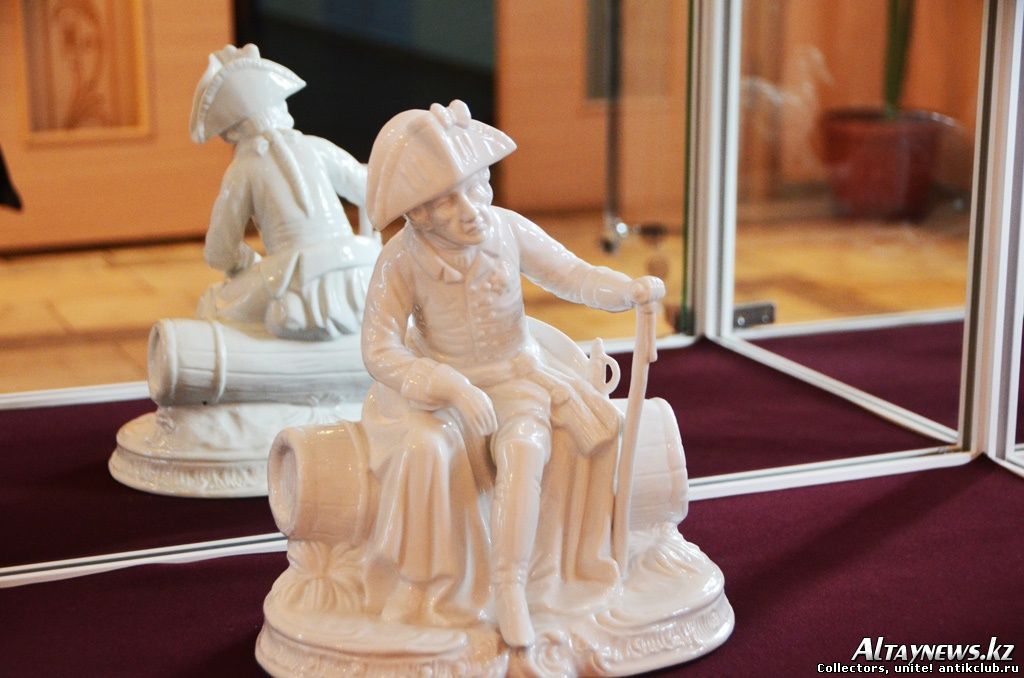 Выставка фарфоровых статуэток проходит в Усть-Каменогорске