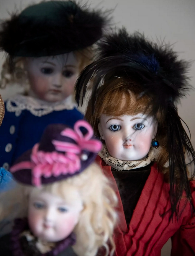 Коллекционер французских кукол
